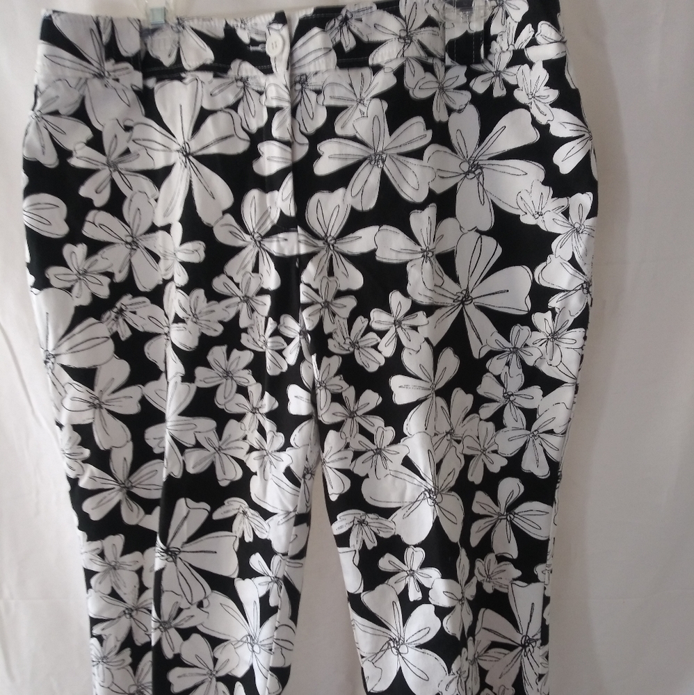 New York & Co Capri